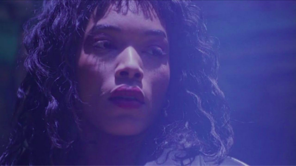 Angela Bassett perdue dans un film de Vampire, ça reste la classe, tout simplement.