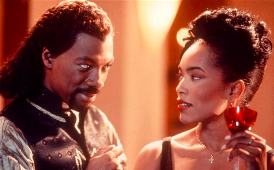 Eddie Murphy et Angela Bassett dans un jeu de séduction à la vampire... mortel !