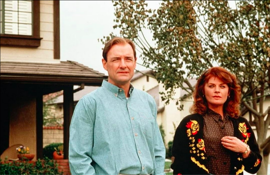 Terry O'Quinn et Meg Foster dans Stepfather II : Make Room For Daddy