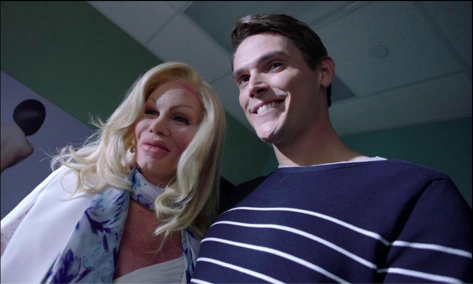 Belinda Balaski et Mark Grossman dans Nightmare Cinema