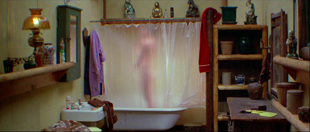 Une scène de douche qui rappelle Psychose, dans Friday the 13th Part III