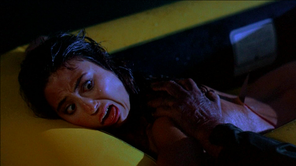Un jeune femme morte dans un bateau gonflable dans Friday the 13th: The Final Chapter