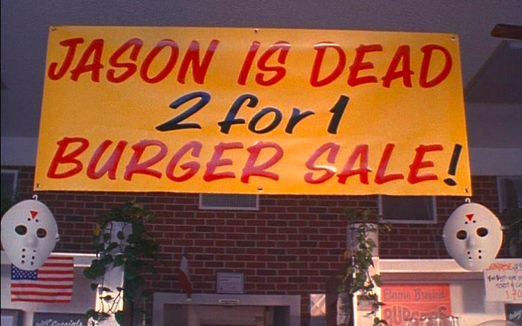 Une pancarte célébre la mort de Jason et propose 2 burgers pour le prix d'un, dans Jason Goes to Hell : The Final Friday