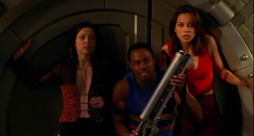 Deux femmes et un afro-américain prêt a en découdre avec Jason, dans Jason X